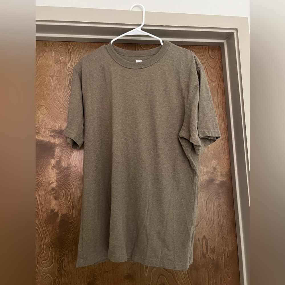 Uniqlo mens heavy duty tshirt size large